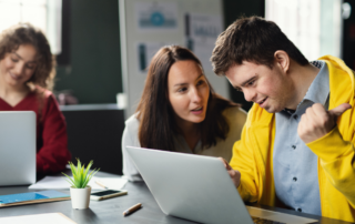 Curso de informática para personas con discapacidad en ASPAYM Málaga