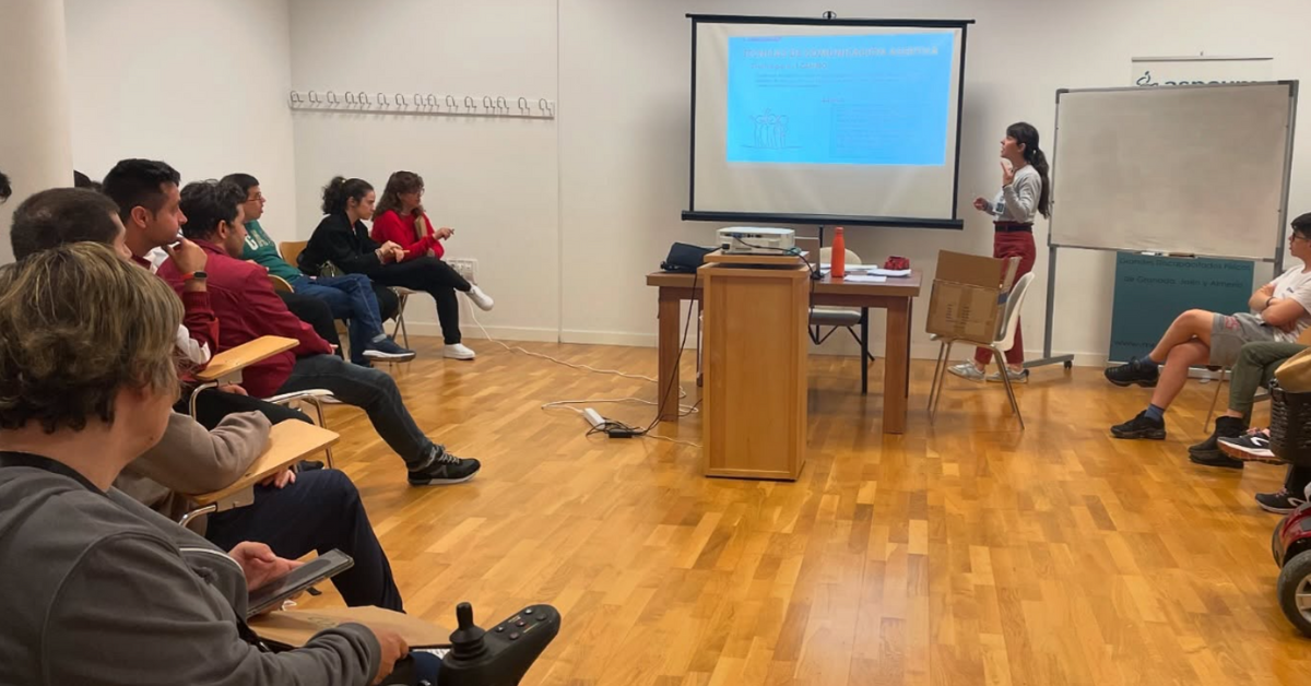 Taller de habilidades personales en la sede de ASPAYM Granada