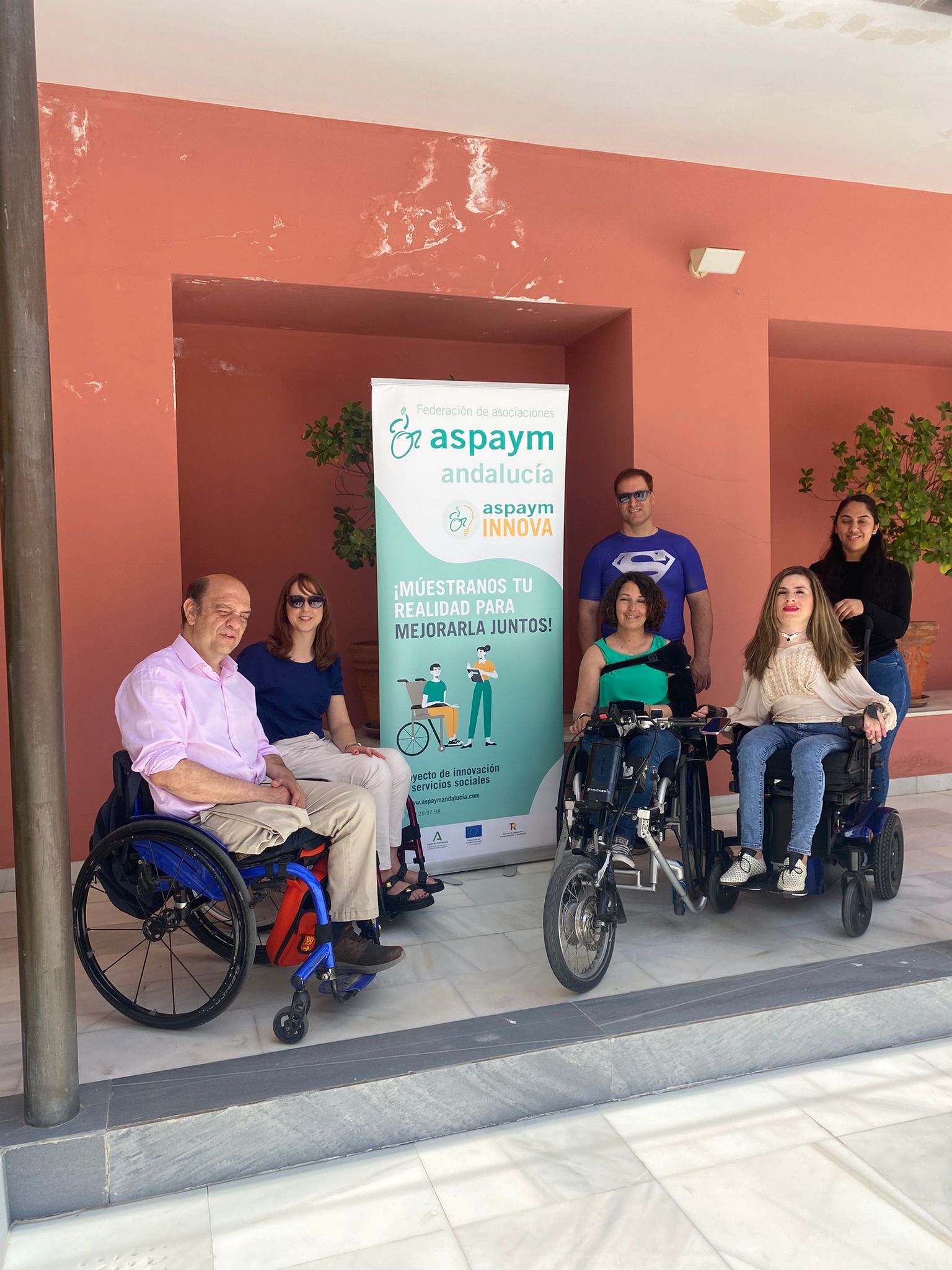 Personas voluntarias de ASPAYM INNOVA reunidas en Sevilla para compartir experiencias