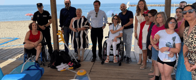 Itinerario accesible y equipamiento adaptado en la Playa de Levante de El Ejido