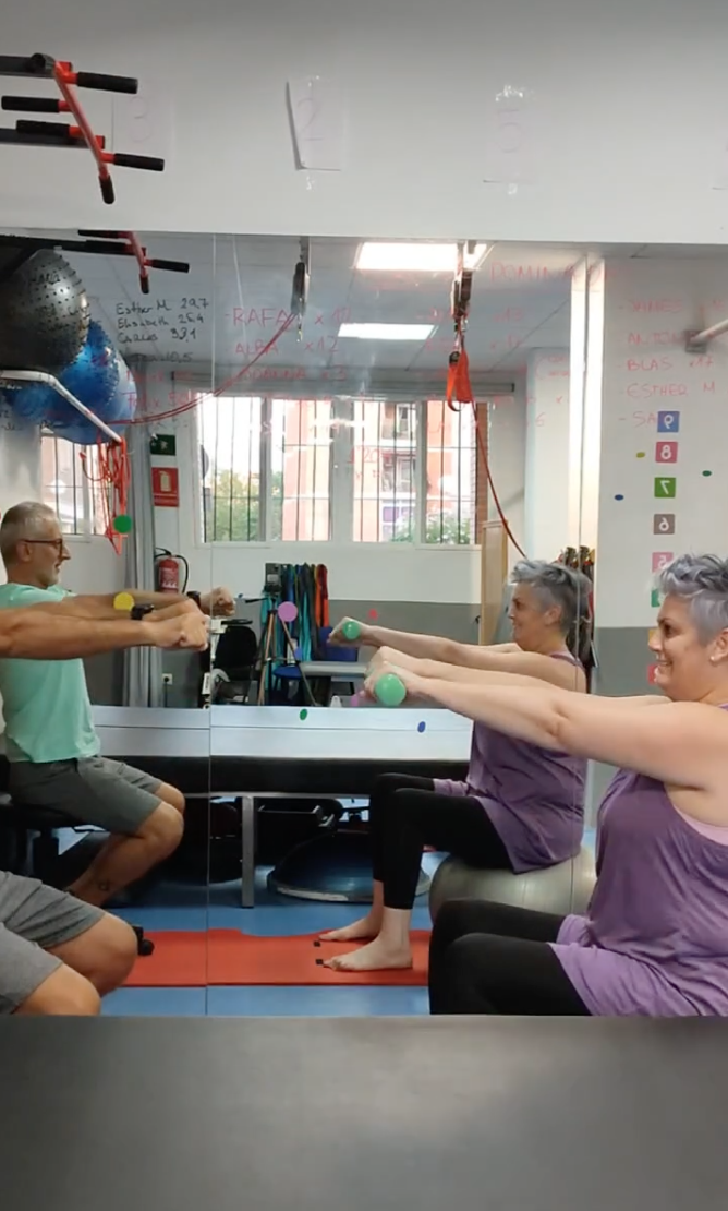 Ejercicios de coordinación, fuerza y lateralidad - ASPAYM Málaga