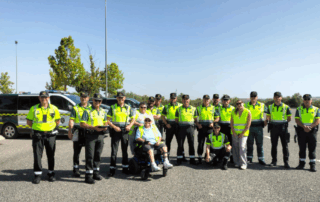 Voluntarios de ASPAYM Andalucía durante la campaña de sensibilización de la DGT contra el alcohol y las drogas al volante en julio de 2025