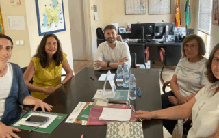 Reunión entre representantes de ASPAYM Almería y ASPAYM Andalucía con responsables de la Delegación Territorial de Inclusión Social en Almería