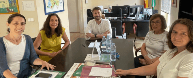 Reunión entre representantes de ASPAYM Almería y ASPAYM Andalucía con responsables de la Delegación Territorial de Inclusión Social en Almería
