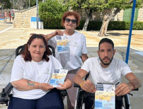 ASPAYM Jaén lleva la campaña “Con cabeza, sí; de cabeza, no” a las piscinas públicas de la ciudad