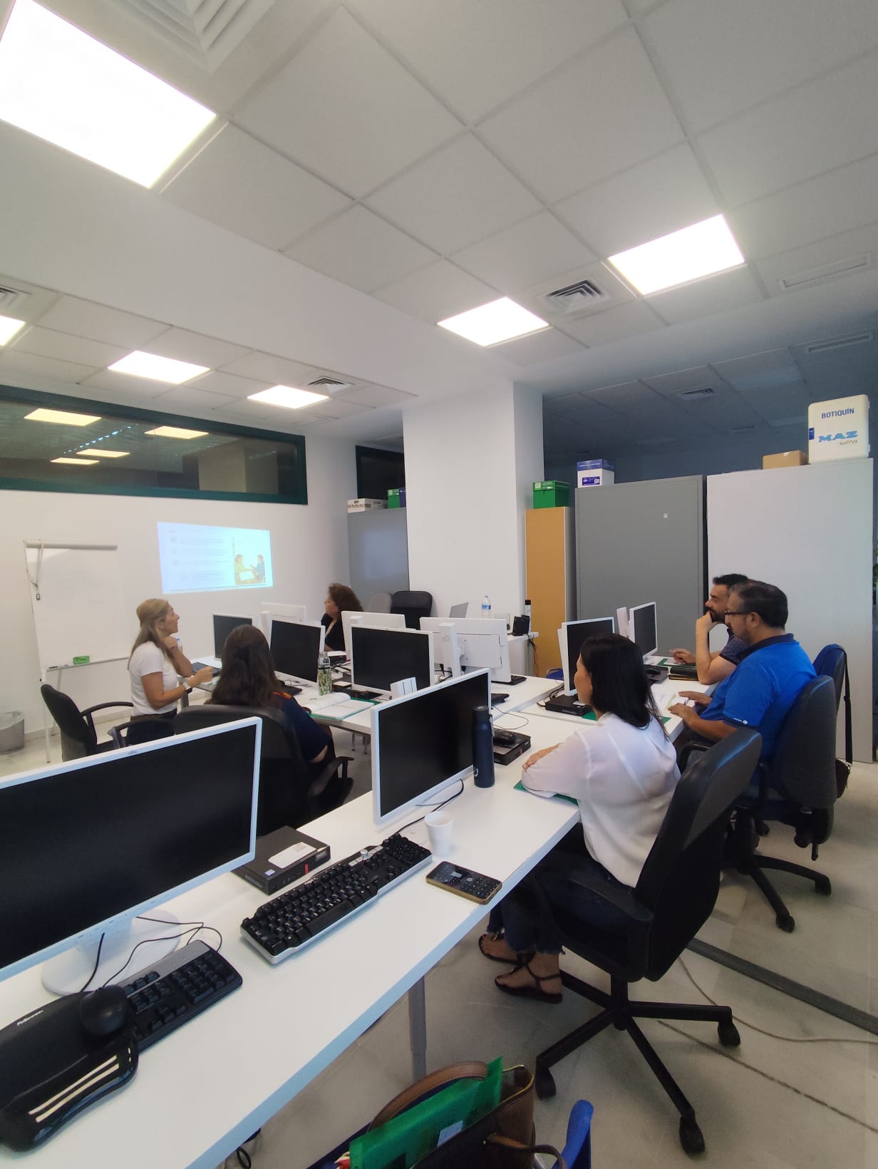 Participantes durante la formación en asistencia personal de ASPAYM Andalucía