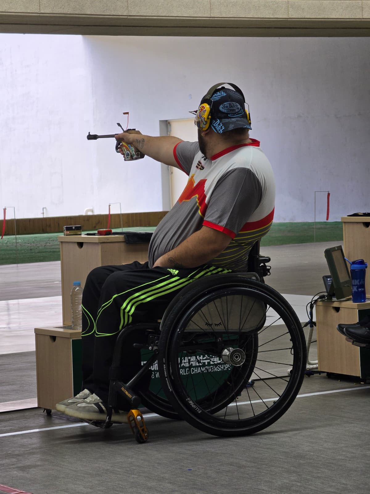 Carlos Linares compite en pistola a 50 metros SH1 en el Mundial de Changwon